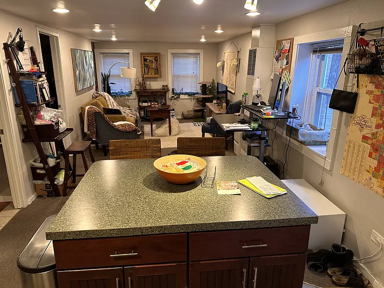 1613 W Pierce Ave #G — Photo 6
