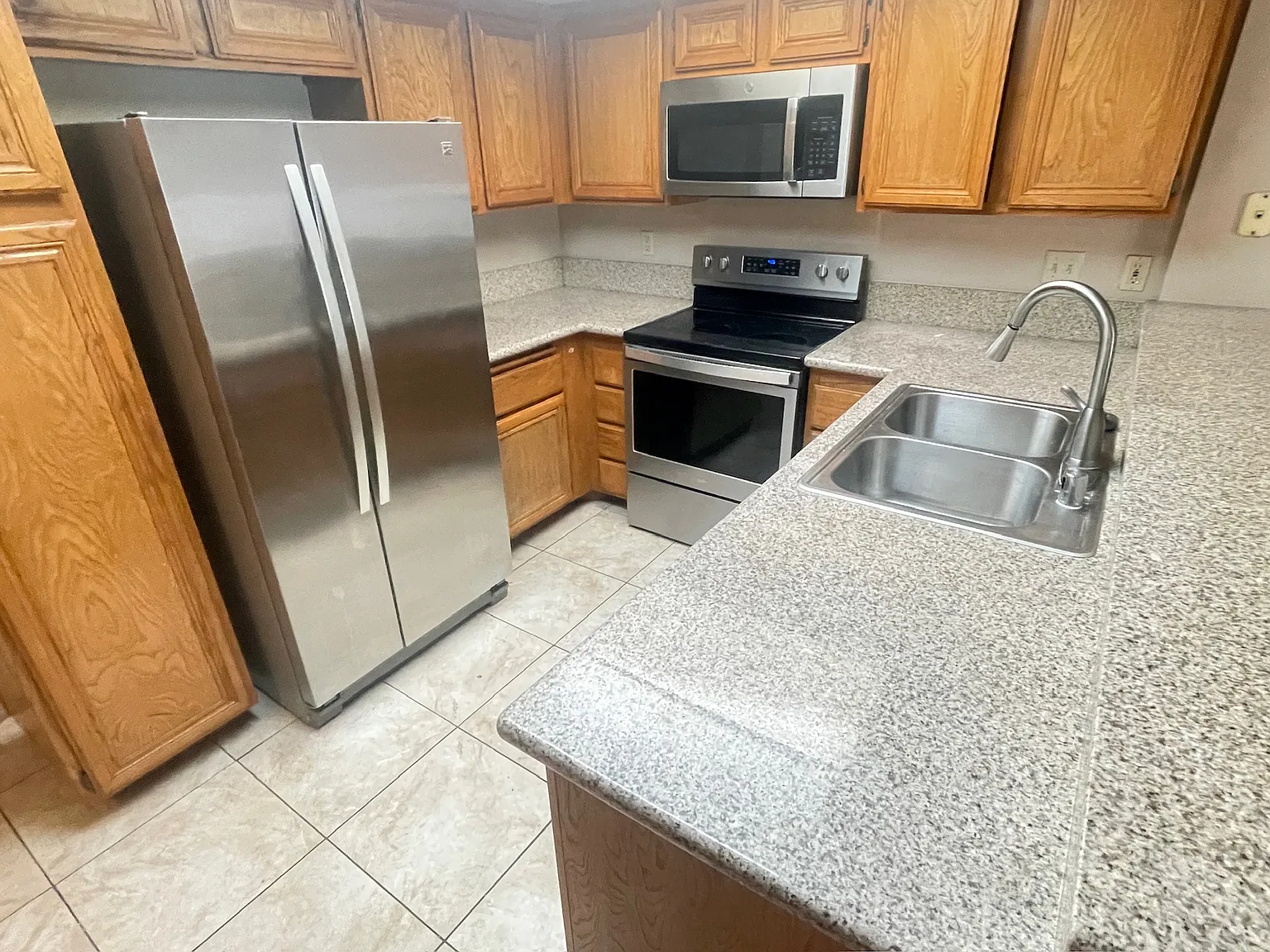 2 bed, 1186 sqft, $1,850 — Photo 2