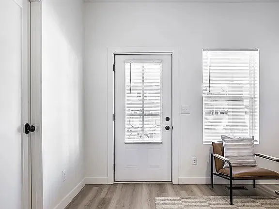 849 N Oakland Ave — Photo 5