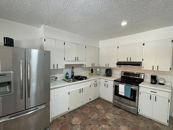 3rd image of 640 Avenue B NE #3