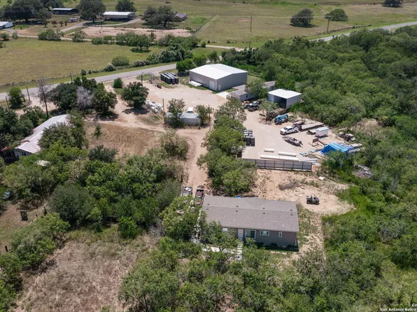 3292 Fm 1784, Pleasanton, TX 78064