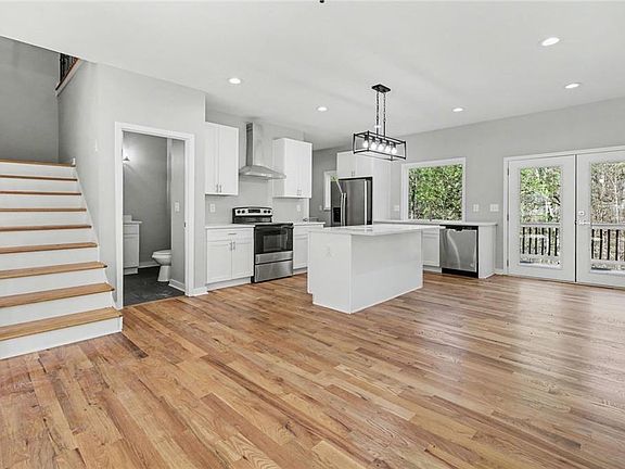 4th image of 3175 Tackett Rd