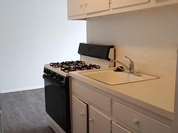 3rd image of 14835 Euclid Ave APT 207