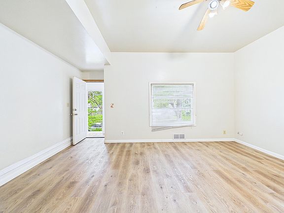 5th image of 2633 Taylor St NE