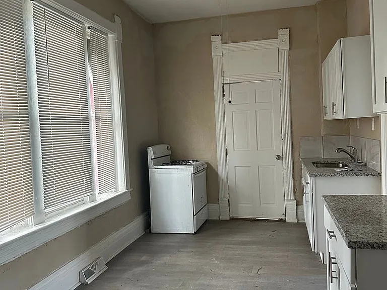 814 Elmwood Ave — Photo 12