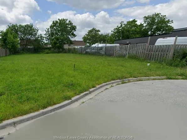 1505 Rankin Ave, Windsor, ON N9B 3V2