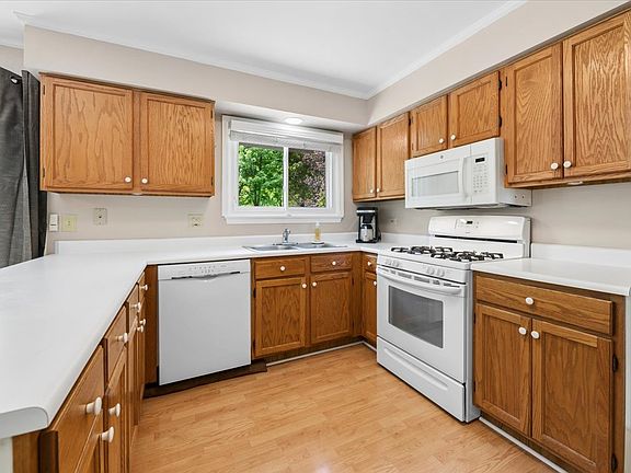 3rd image of 401 Aldrin Ave