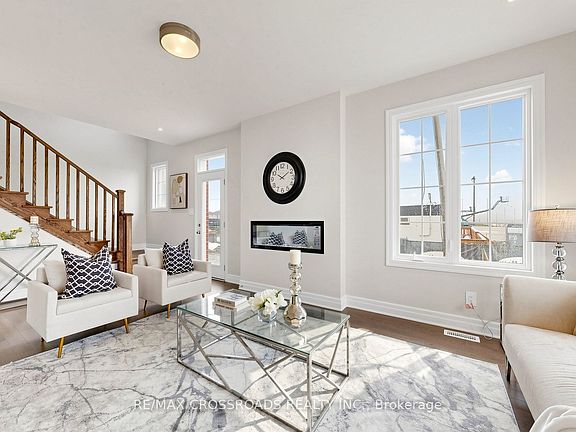 5th image of 347 Berczy Green Dr