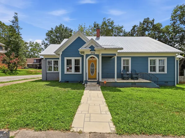 334 E Tugalo St, Toccoa, GA 30577