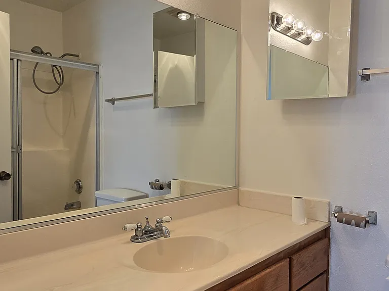 1049 Linden Ave #7 — Photo 18