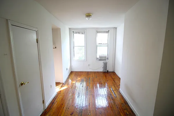 Rented by Capri Jet Realty Corp | media 15