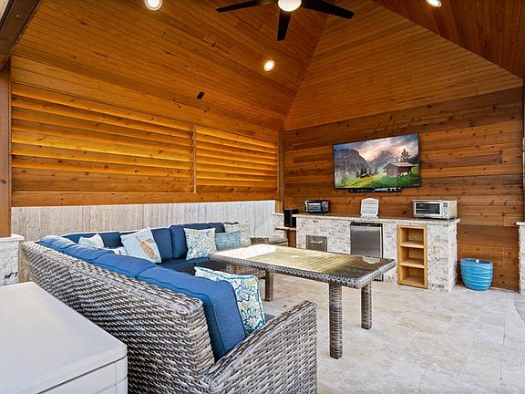 Large Cabana so fanily and friends can lounge, relax and have a great time enjoying the outdoor living.