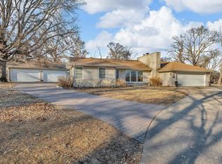 355 SW Yorkshire Rd, Topeka, KS 66606