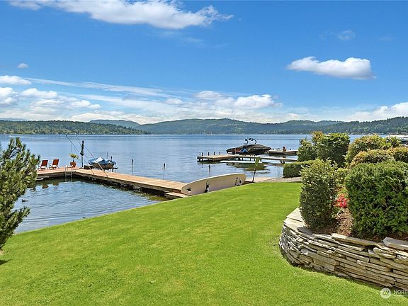 4th image of 1120 W Lake Sammamish Parkway NE