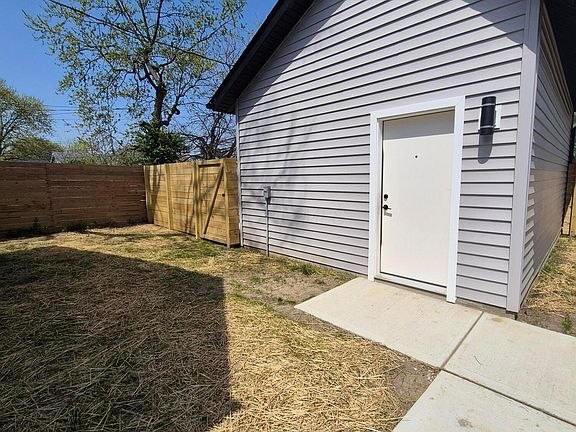 3rd image of 996 Bellows Ave