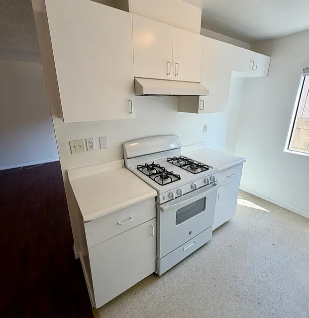 2253 N Niagara St — Photo 4