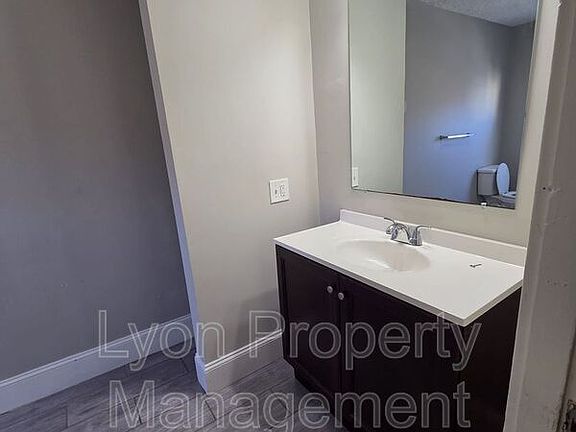 5th image of 15 Woodbine St Unit 3