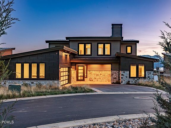 2nd image of 1746 E Thompson Peak Cir