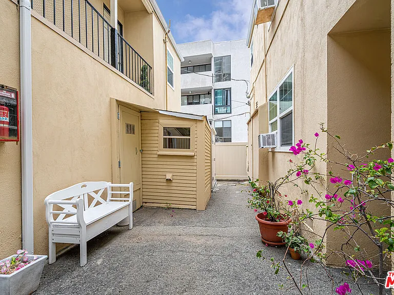 1238 S Beverly Glen Blvd #17 — Photo 15