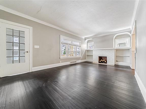 4th image of 1600 Victoria Ave
