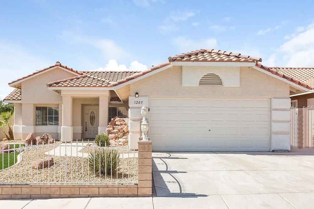 3 bed, 2.0 bath, 1760 sqft, $2,275 — Photo 1