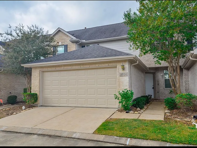 2934 Meadowglen Crst — Photo 2