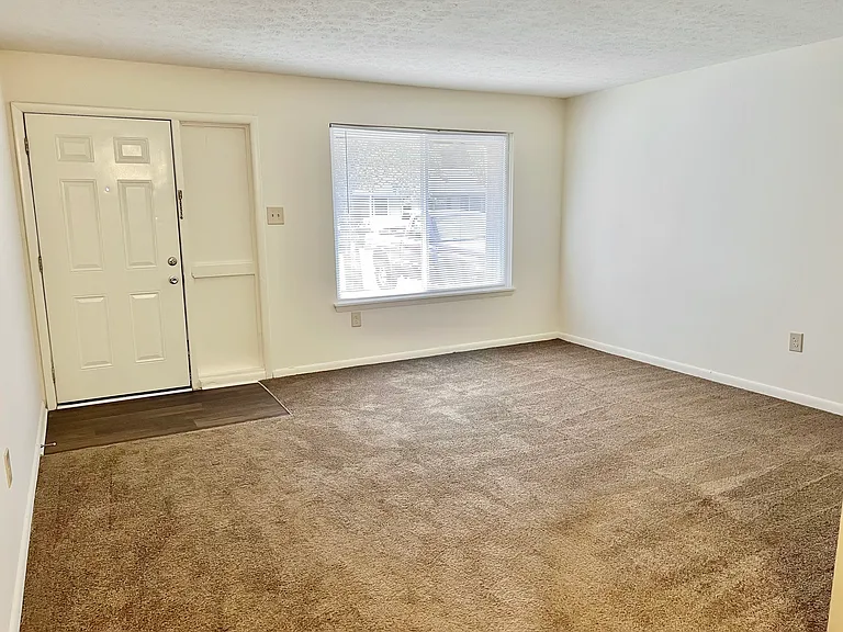 Mayfair Apartments — Photo 94