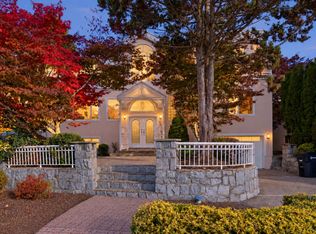 825 Everett Cres, Burnaby, BC V5A 2N3