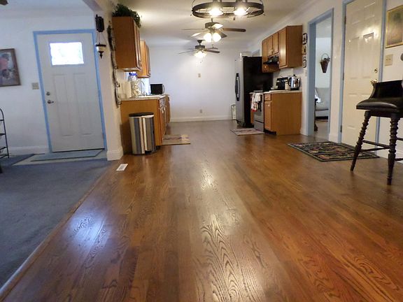 4th image of 205 E King Dr