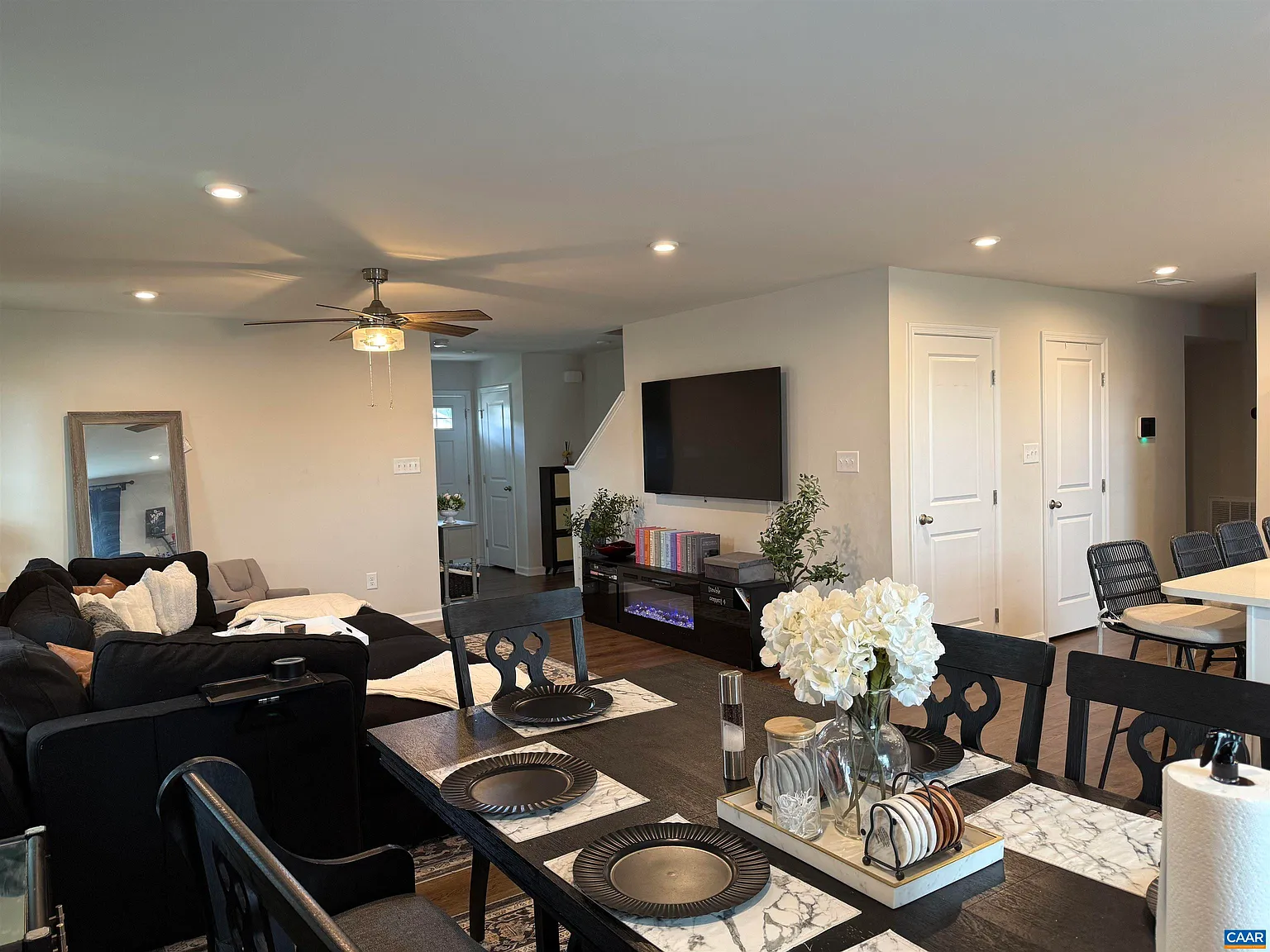6 bed, 3.0 bath, 2540 sqft, $3,000 — Photo 4