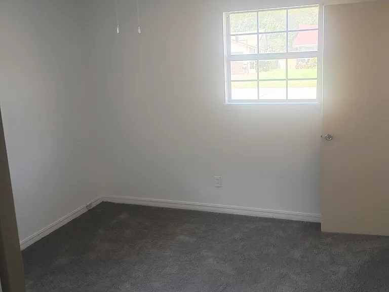 1520 Hampton Dr — Photo 11