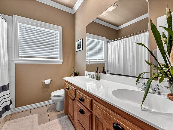 4th image of 2074 N Hartford Dr