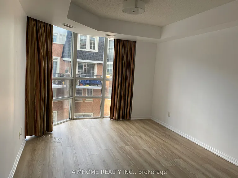 1000 King St W #317 — Photo 15
