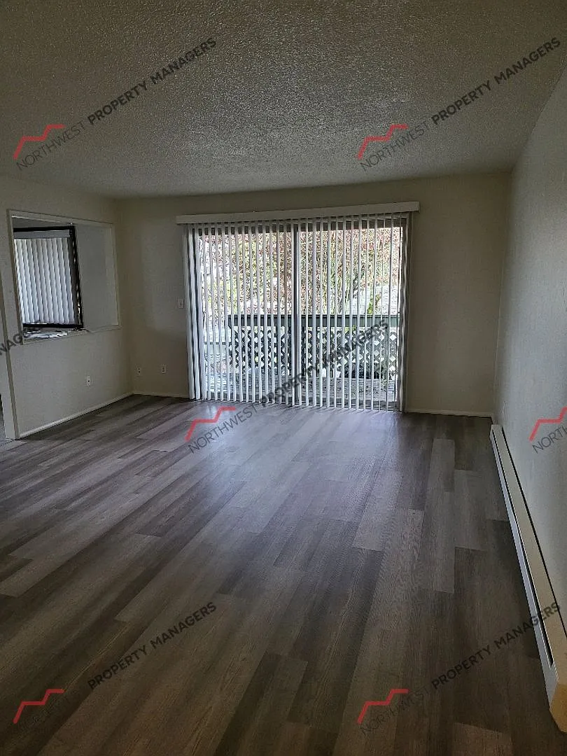 r193B — Photo 3
