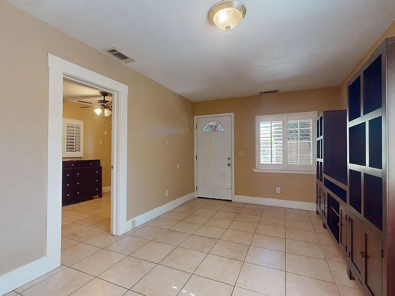 4146 E McKenzie Ave — Photo 2