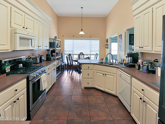 5th image of 373 Avalon Way