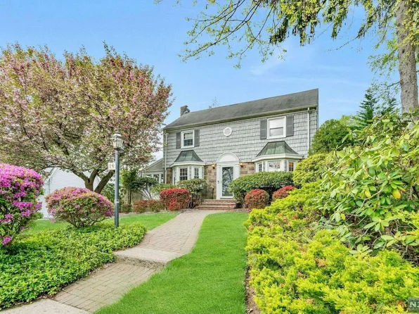 14 Taillon Ter, Closter, NJ 07624