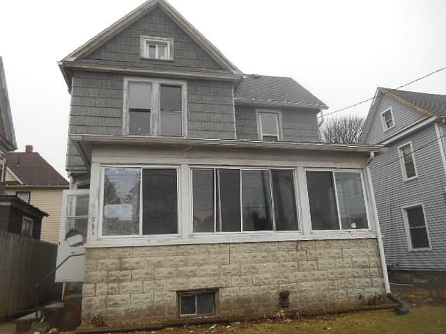 1st image of 961 E 23rd St