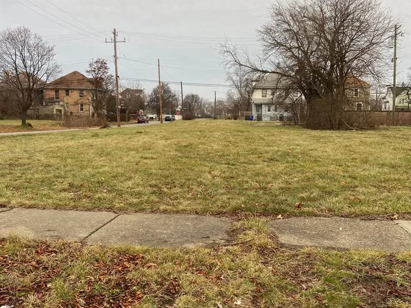 2426 Antoinette St, Detroit, MI 48208