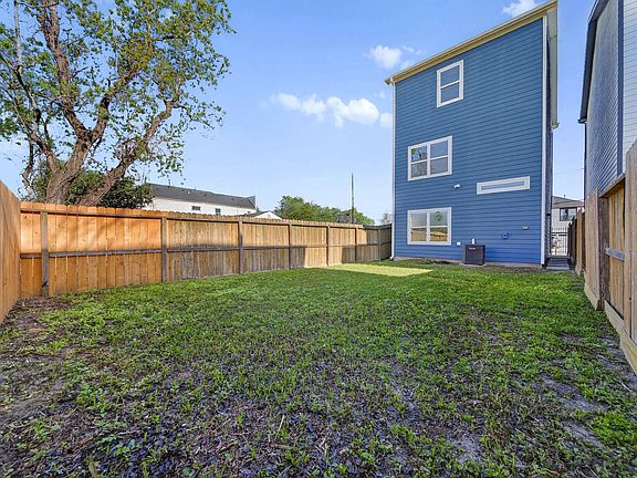 4th image of 3732 Nathaniel Brown St