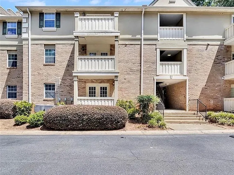6900 Roswell Rd #10Q — Photo 1