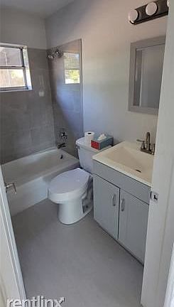 5th image of 748 E Normandy Blvd