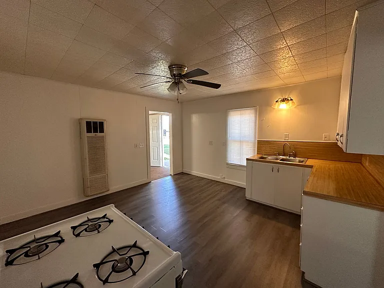 205 G St — Photo 8