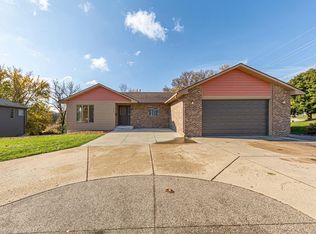 840 SW Riverwood Pl, Owatonna, MN 55060