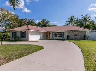 9 SE Club Cir, Tequesta, FL 33469