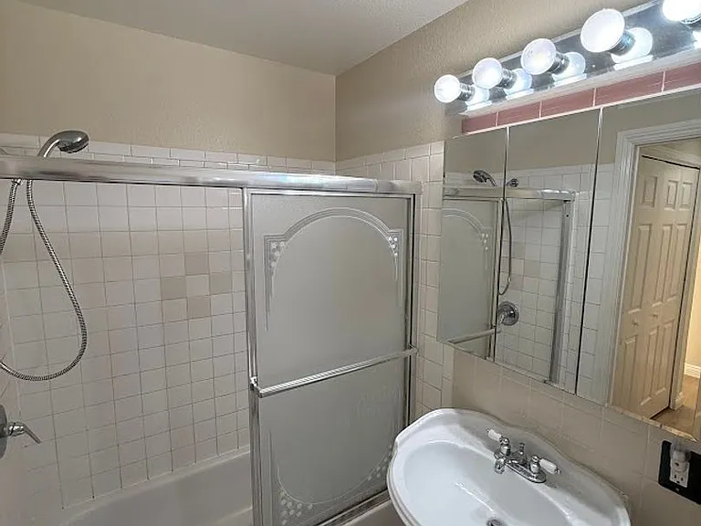 2394 Royal Ave #30 — Photo 12