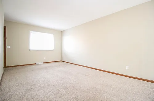 Lovely 2BR Townhome w/ Plush Carpeting, Big Bedrooms, Plus Appliances and Water Included! Close t... — Photo 2