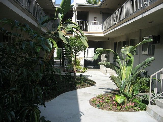2nd image of 200 N Louise St APT 5
