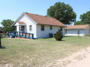 57 Island Pkwy, Sterling, KS 67579