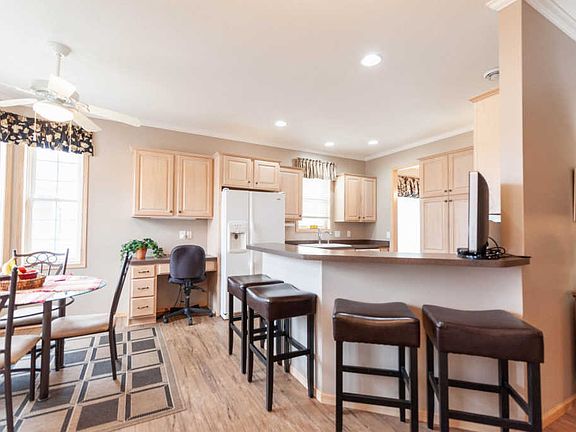 3rd image of 1219 Cypress Dr W